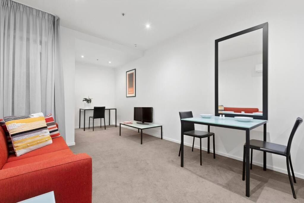 108 Astral Apartments เมลเบิร์น ภายนอก รูปภาพ